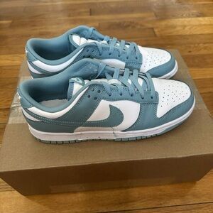 *Used* Nike Dunk Low Men Green White (DV0833-106) Size 8.5 *No Original Box*